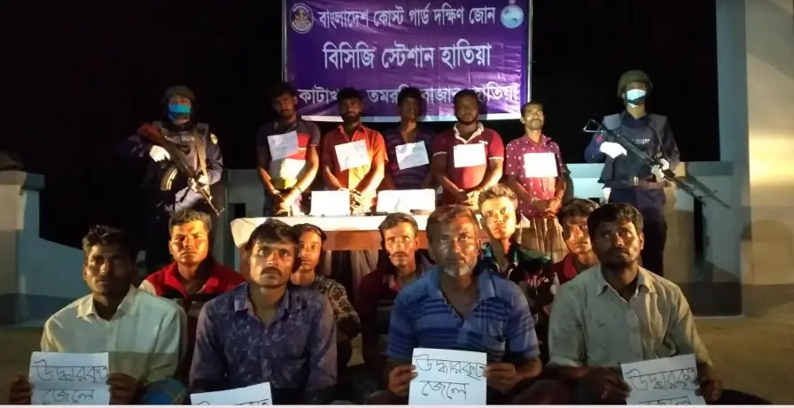 হাতিয়ায় অস্ত্র ও গুলিসহ ৫ জলদস্যু আটক, ৯ জেলে উদ্ধার হাতিয়ায় অস্ত্র ও গুলিসহ ৫ জলদস্যু আটক, ৯ জেলে উদ্ধার