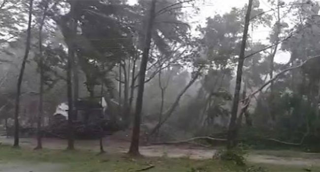 আমফান এখন গভীর স্থল নিম্নচাপ ॥ মহাবিপদ সংকেত কমল আমফান এখন গভীর স্থল নিম্নচাপ ॥ মহাবিপদ সংকেত কমল