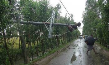 ঘূর্ণিঝড় আমফানে বিদ্যুৎহীন ৫৩ লাখ মানুষ