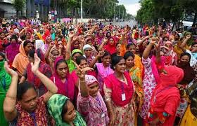 গাজীপুর ও টঙ্গীতে ঈদ বোনাস দাবি, পোশাক শ্রমিকদের বিক্ষোভ