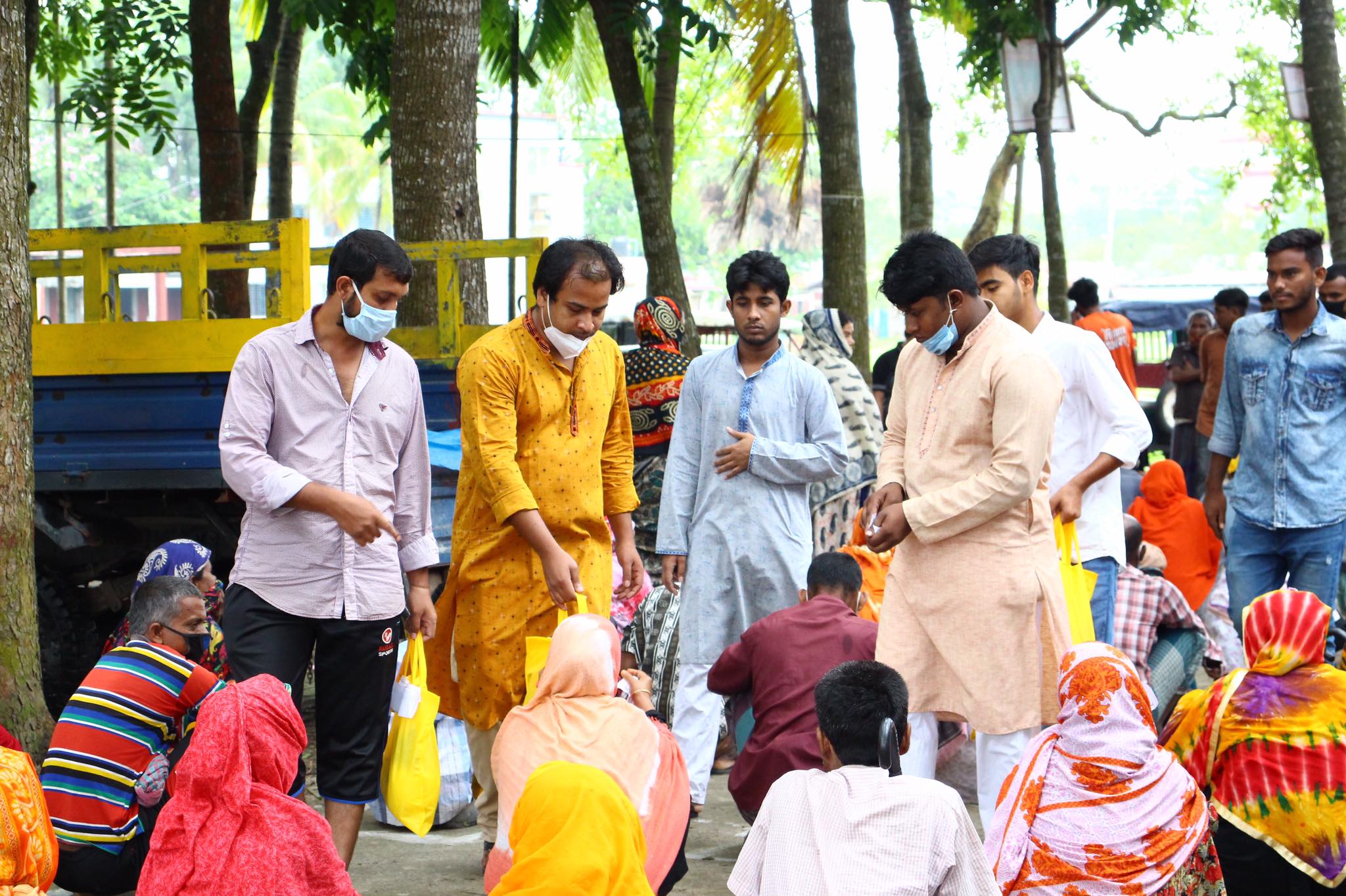 আইএসবি ফাউন্ডেশনের ঈদ উপহার, দুই হাজার মানুষের সাথে আনন্দের ভাগাভাগি