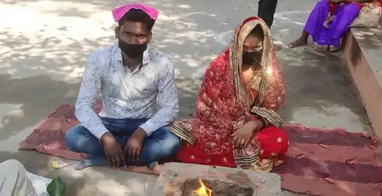 ভারতে উত্তর প্রদেশে ৮০ কিলোমিটার পথ হেঁটে এসে বিয়ের পিঁড়িতে ভারতে উত্তর প্রদেশে ৮০ কিলোমিটার পথ হেঁটে এসে বিয়ের পিঁড়িতে