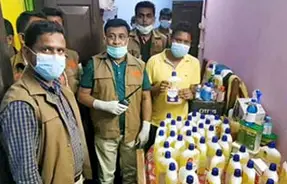 ৫০০ কন্টেইনার ভেজাল-নকল স্যাভলন জব্দ, আটক ১ ৫০০ কন্টেইনার ভেজাল-নকল স্যাভলন জব্দ, আটক ১