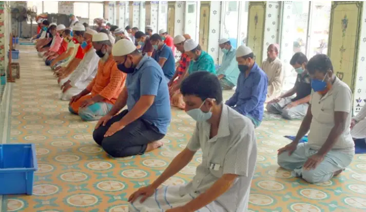 বায়তুল মোকাররমে ঈদের প্রধান জামাত অনুষ্ঠিত বায়তুল মোকাররমে ঈদের প্রধান জামাত অনুষ্ঠিত