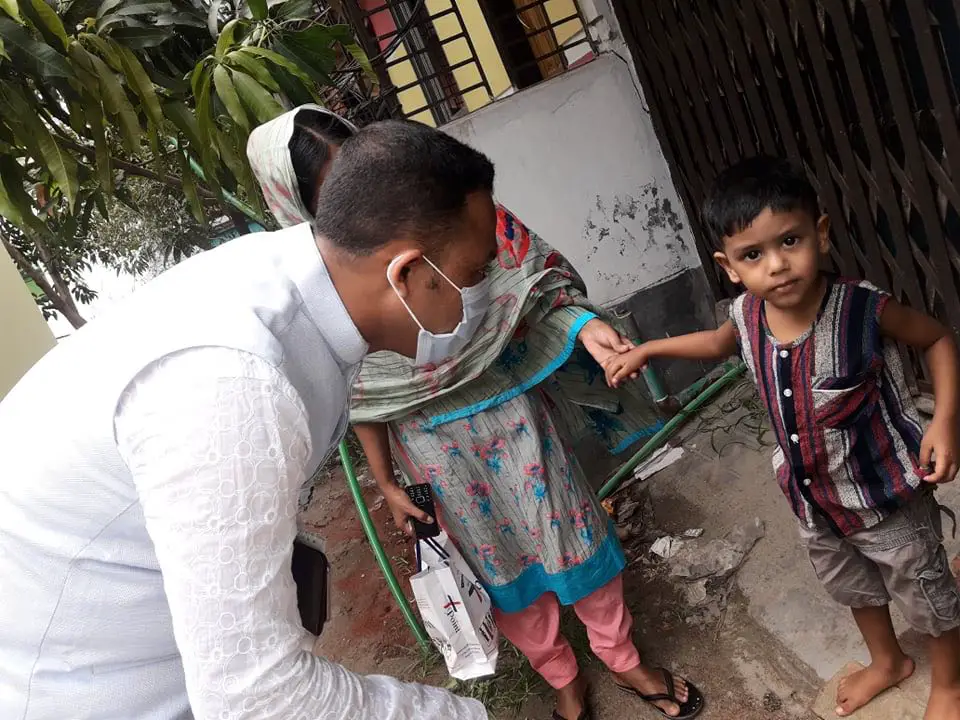 সোনারগাঁয়ে ইউএনওর ব্যতিক্রমী ঈদ উদযাপন সোনারগাঁয়ে ইউএনওর ব্যতিক্রমী ঈদ উদযাপন