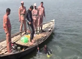 সিরাজগঞ্জের চৌহালীতে যমুনায় নৌকা ডুবে ২ জনের মৃত্যু, নিখোঁজ ৩৫