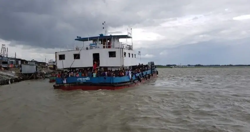 শিমুলিয়া-কাঁঠালবাড়ি রুটে ফেরি চলছে সীমিত আকারে