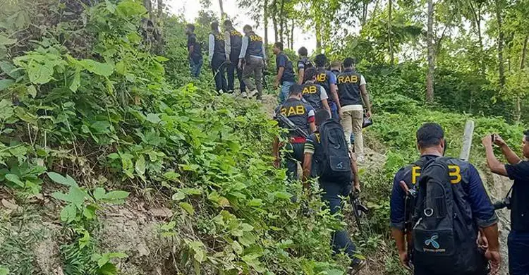 টেকনাফে র্যাবের সঙ্গে ‘বন্দুকযুদ্ধে’ ডাকাত নিহত টেকনাফে র্যাবের সঙ্গে ‘বন্দুকযুদ্ধে’ ডাকাত নিহত