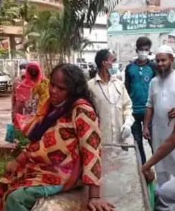 করোনা সন্দেহে ঢামেকের গেটে ফেলে গেছেন ছেলে করোনা সন্দেহে ঢামেকের গেটে ফেলে গেছেন ছেলে