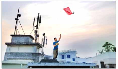 উৎসবমুখর রাজধানীর বাড়ির ছাদ উৎসবমুখর রাজধানীর বাড়ির ছাদ