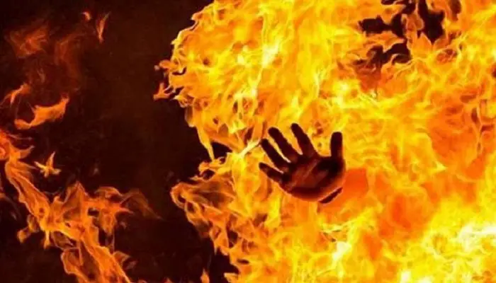 পুরান ঢাকার ৩ গোডাউনে কেমিক্যাল বিস্ফোরণ ॥ দগ্ধ দুই পুরান ঢাকার ৩ গোডাউনে কেমিক্যাল বিস্ফোরণ ॥ দগ্ধ দুই