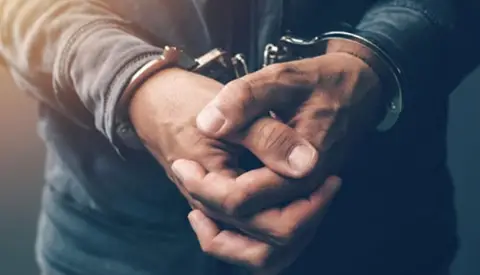 সিরাজগঞ্জে ইয়াবাসহ এক মাদক ব্যবসায়ী গ্রেফতার সিরাজগঞ্জে ইয়াবাসহ এক মাদক ব্যবসায়ী গ্রেফতার