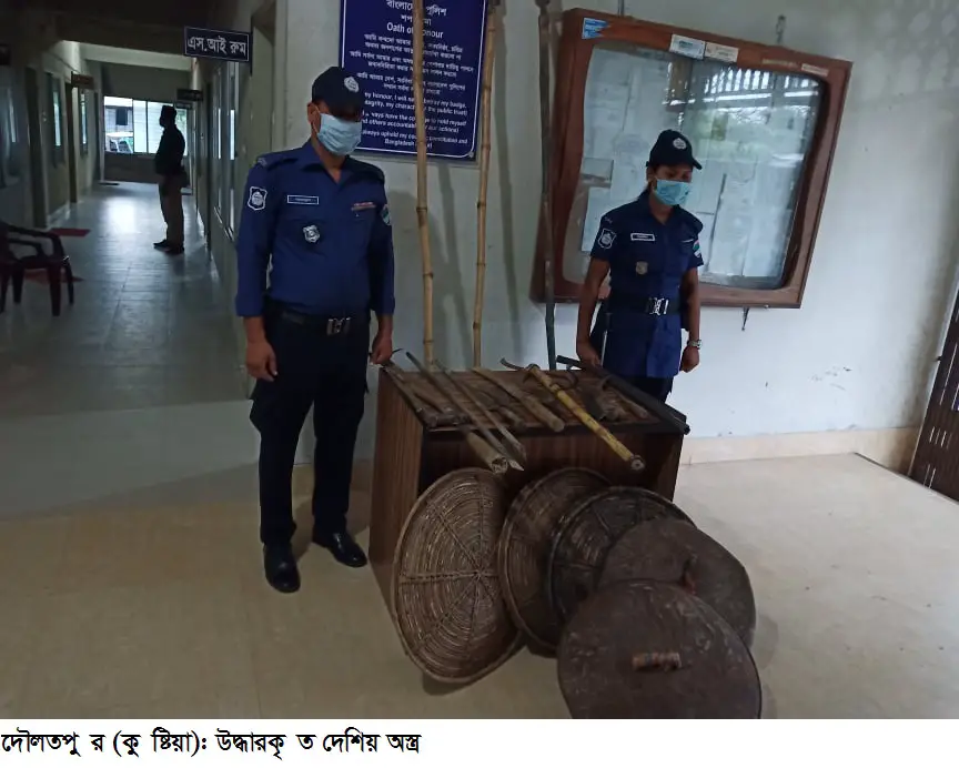 দৌলতপুরে বিপুল সংখ্যক দেশীয় অস্ত্র উদ্ধার দৌলতপুরে বিপুল সংখ্যক দেশীয় অস্ত্র উদ্ধার