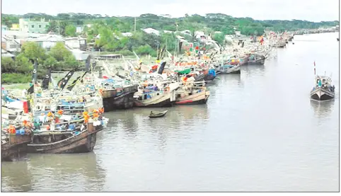 কলাপাড়ার খাপড়াভাঙ্গা নদী দখল করে স্থাপনা