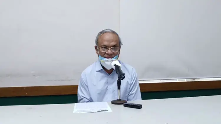সরকার মানুষের গলায় ছুরি বসিয়ে টাকা আদায় করছে ॥ রিজভী সরকার মানুষের গলায় ছুরি বসিয়ে টাকা আদায় করছে ॥ রিজভী
