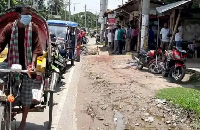 মাদারীপুরে লকডাউনে ফ্রি-স্টাইলে চলাফেরা