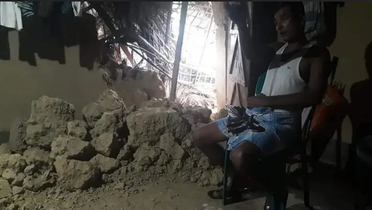 টেকনাফে বন্য হাতির ধাক্কায় ঘর ভেঙ্গে চুরমার টেকনাফে বন্য হাতির ধাক্কায় ঘর ভেঙ্গে চুরমার