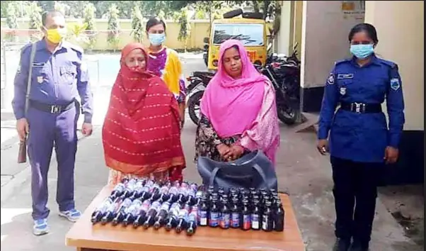 মান্দায় ফেনসিডিলসহ দুই নারী আটক মান্দায় ফেনসিডিলসহ দুই নারী আটক
