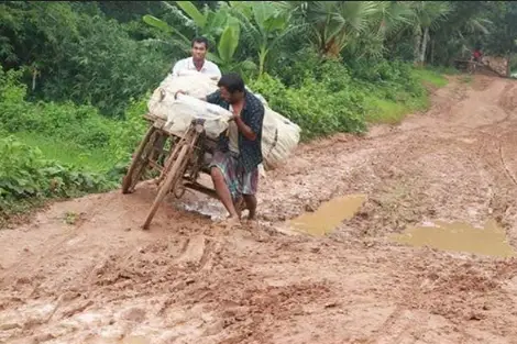 টাঙ্গাইলের ঘাটাইলের রাস্তাটি চলাচলে অযোগ্য হয়ে পড়েছে