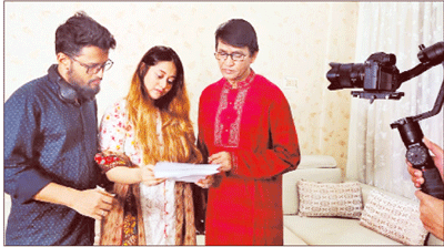 মেয়ের তথ্যচিত্রে আজিজুল হাকিম মেয়ের তথ্যচিত্রে আজিজুল হাকিম