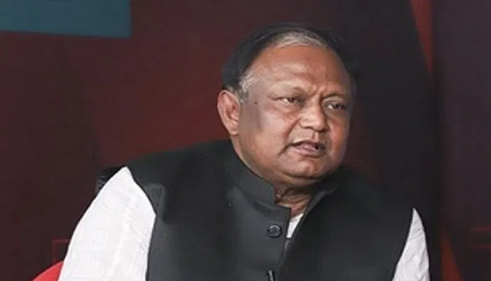 করোনা ভাইরাসকে জয় করে বাসায় ফিরলেন বাণিজ্যমন্ত্রী করোনা ভাইরাসকে জয় করে বাসায় ফিরলেন বাণিজ্যমন্ত্রী