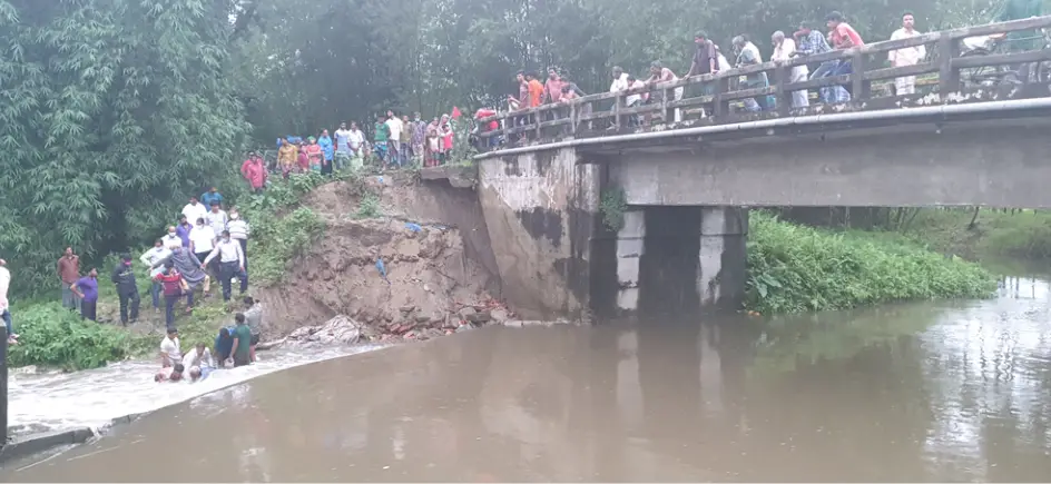 পঞ্চগড়ে স্রোতে ভেসে গেল মামা-ভাগিনা সেতুর গাইড ওয়াল পঞ্চগড়ে স্রোতে ভেসে গেল মামা-ভাগিনা সেতুর গাইড ওয়াল
