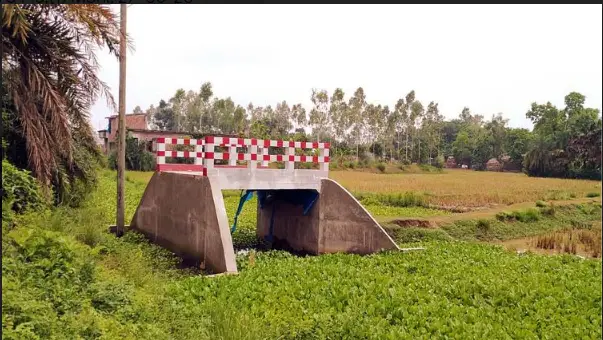 নওগাঁয় ব্রিজ আছে, রাস্তা নেই