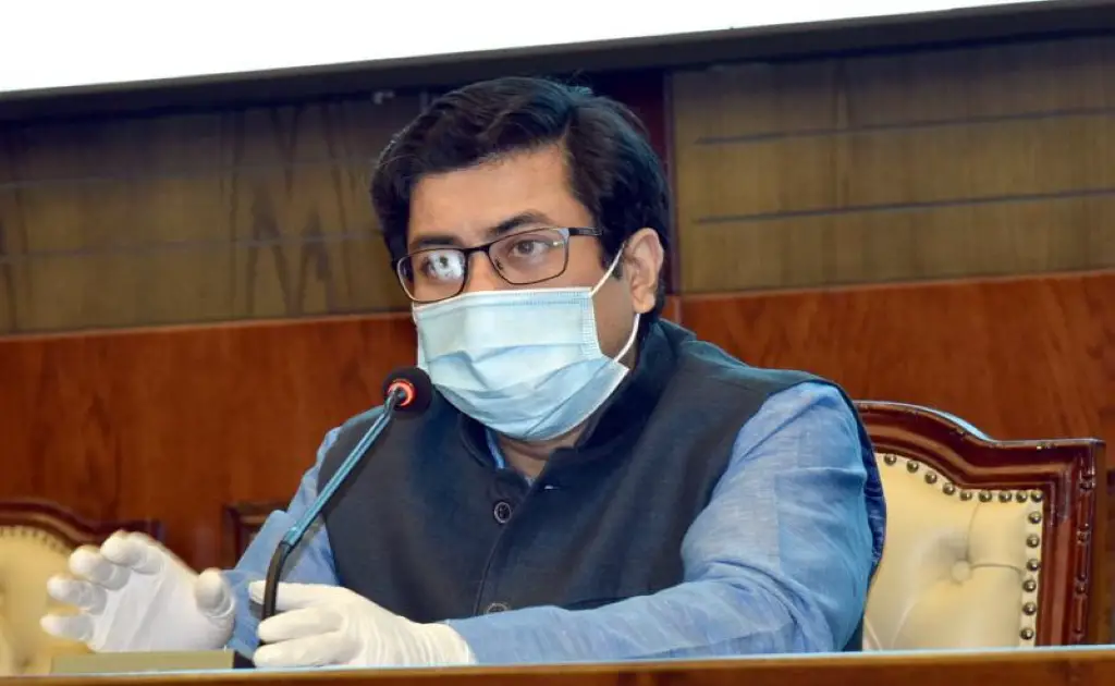 ষাটোর্ধ্বদের কোরবানির পশুর হাটে না যাওয়ার অনুরোধ মেয়র তাপসের ষাটোর্ধ্বদের কোরবানির পশুর হাটে না যাওয়ার অনুরোধ মেয়র তাপসের