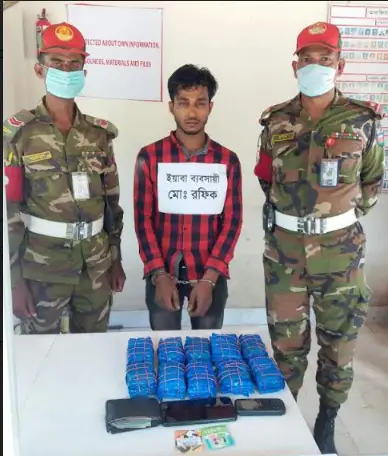 কক্সবাজারে মিলিটারী পুলিশের হাতে দুই মাদক কারবারি আটক কক্সবাজারে মিলিটারী পুলিশের হাতে দুই মাদক কারবারি আটক