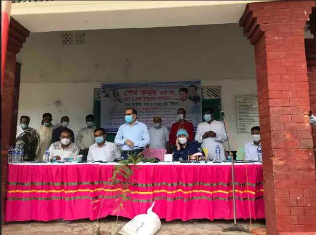 বাগেরহাটে গাছ, মাস্ক ও খাদ্য সামগ্রী বিতরণ বাগেরহাটে গাছ, মাস্ক ও খাদ্য সামগ্রী বিতরণ