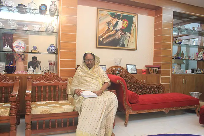 সোমবার থাইল্যান্ডে নেওয়া হচ্ছে সাহারা খাতুনকে সোমবার থাইল্যান্ডে নেওয়া হচ্ছে সাহারা খাতুনকে