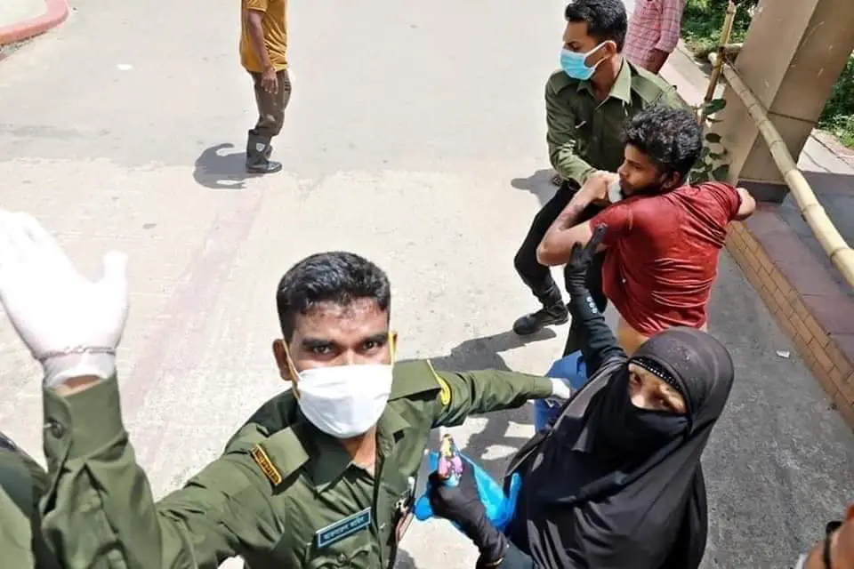 মুগদা হাসপাতালে মারধরের ঘটনায় দুই আনসার প্রত্যাহার মুগদা হাসপাতালে মারধরের ঘটনায় দুই আনসার প্রত্যাহার