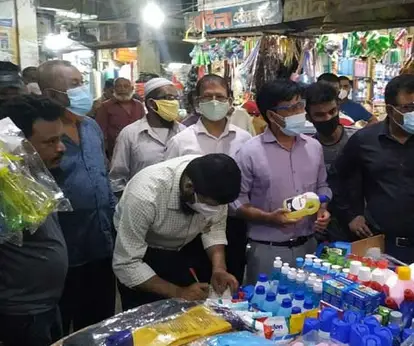 রাজধানীতে ৮ প্রতিষ্ঠানকে ভোক্তা অধিকারের জরিমানা রাজধানীতে ৮ প্রতিষ্ঠানকে ভোক্তা অধিকারের জরিমানা