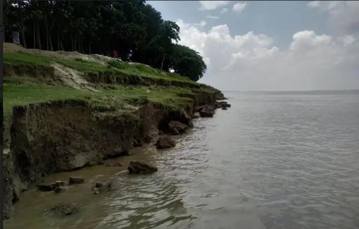 কুষ্টিয়ায় পদ্মার আগ্রাসন ॥ শিলাইদহে রবীন্দ্র কুঠিবাড়িসহ ছয়টি গ্রাম হুমকির মুখে