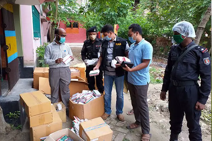 ঝিনাইদহে বাসাবাড়িতে মিললো মিটফোর্ড হাসপাতালের বিপুল ওষুধ