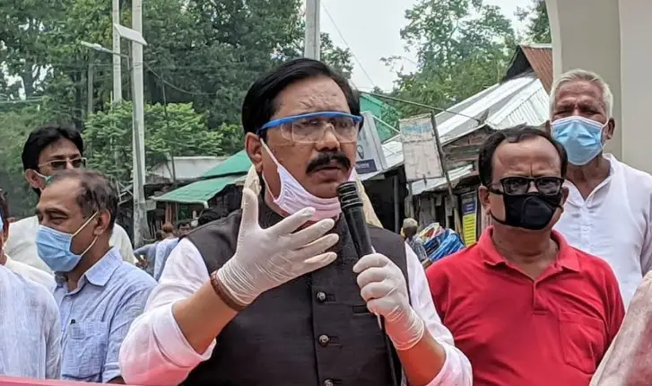 নীলফামারী পৌর মেয়র দেওয়ান কামাল আহমেদ করোনায় আক্রান্ত নীলফামারী পৌর মেয়র দেওয়ান কামাল আহমেদ করোনায় আক্রান্ত