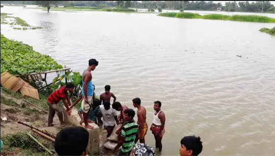 আত্রাই নদীর পানি বিপদসীমার ওপর দিয়ে প্রবাহিত হচ্ছে