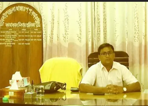 বাউফলে করোনাকে জয় করে কাজে ফিরেছেন ডাক্তার পিকে সাহা বাউফলে করোনাকে জয় করে কাজে ফিরেছেন ডাক্তার পিকে সাহা