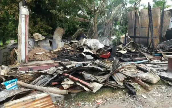 আমতলীতে আগুনে দুটি দোকান পুড়ে ছাই আমতলীতে আগুনে দুটি দোকান পুড়ে ছাই
