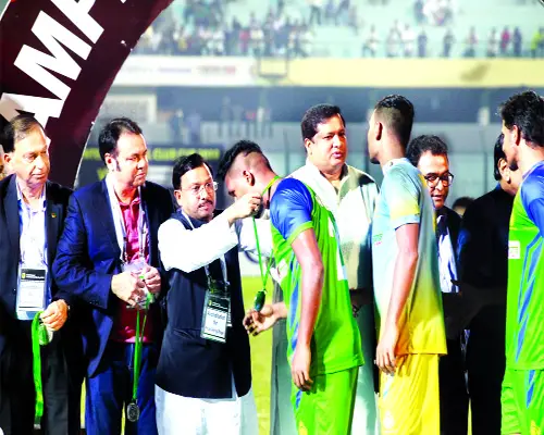 চ্যাম্পিয়ন তেরেঙ্গানুকে ৫০ হাজার ডলার প্রদান চ্যাম্পিয়ন তেরেঙ্গানুকে ৫০ হাজার ডলার প্রদান