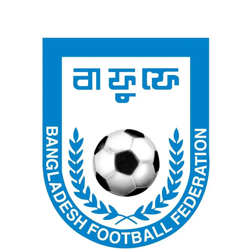 বাফুফে সভাপতির সঙ্গে সিনিয়র ফুটবলাররা বসছেন বাফুফে সভাপতির সঙ্গে সিনিয়র ফুটবলাররা বসছেন