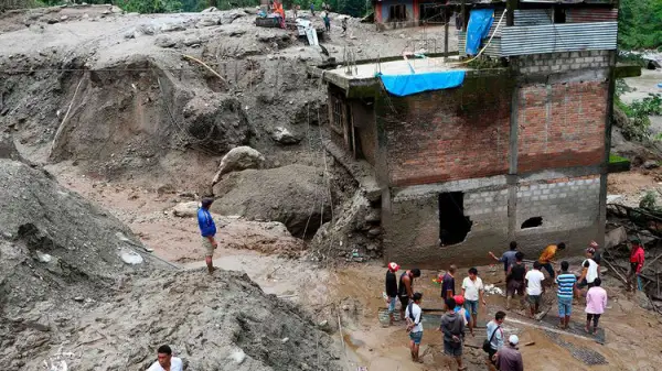 নেপালে ভূমিধসে ২২ জনের প্রাণহানি