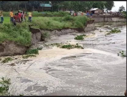 চাঁপাইনবাবগঞ্জের দেবীনগর ইউনিয়নে মহানন্দা নদীতে ভাঙ্গন