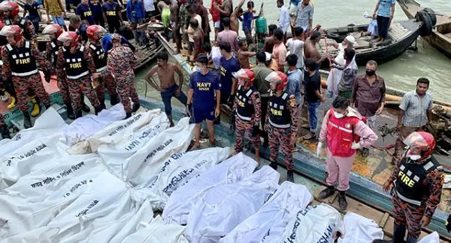 লঞ্চডুবিতে প্রাণহানির ঘটনায় ময়ূর-২ এর মাস্টার গ্রেফতার লঞ্চডুবিতে প্রাণহানির ঘটনায় ময়ূর-২ এর মাস্টার গ্রেফতার