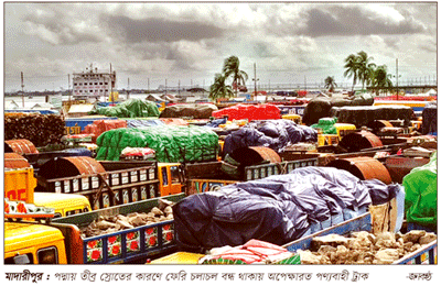 কাঁঠালবাড়ি ঘাটে আটকা ছয় শ’ পণ্যবাহী ট্রাক