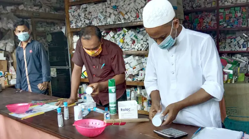 পীরগঞ্জে মেয়াদ উত্তীর্ণ ঔষুধ রাখার দায়ে ৫ প্রতিষ্ঠানকে জরিমানা পীরগঞ্জে মেয়াদ উত্তীর্ণ ঔষুধ রাখার দায়ে ৫ প্রতিষ্ঠানকে জরিমানা