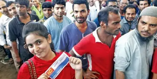 ঈদযাত্রায় গণপরিবহন চললেও বিক্রি হচ্ছে না অগ্রিম টিকিট ঈদযাত্রায় গণপরিবহন চললেও বিক্রি হচ্ছে না অগ্রিম টিকিট