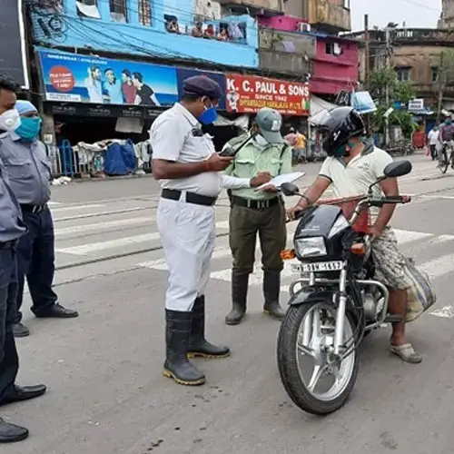 কলকাতায় লকডাউন না মানায় গ্রেফতার ২৮৯ কলকাতায় লকডাউন না মানায় গ্রেফতার ২৮৯