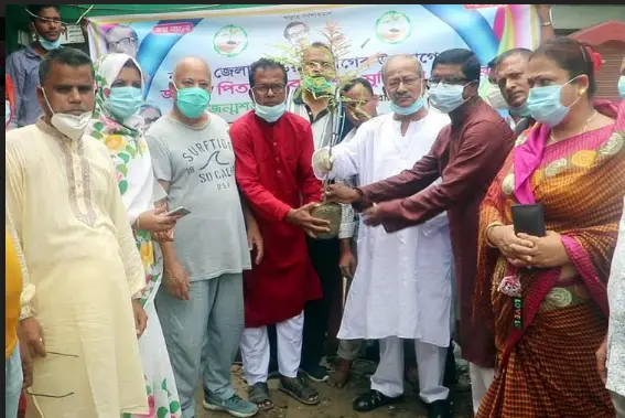 মুজিববর্ষ উপলক্ষে নওগাঁয় আওয়ামী লীগের বৃক্ষরোপণ শুরু মুজিববর্ষ উপলক্ষে নওগাঁয় আওয়ামী লীগের বৃক্ষরোপণ শুরু