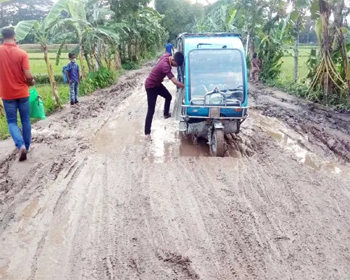 ভালুকায় সড়ক কেটে ঠিকাদার উধাও ॥ জন দুর্ভোগ